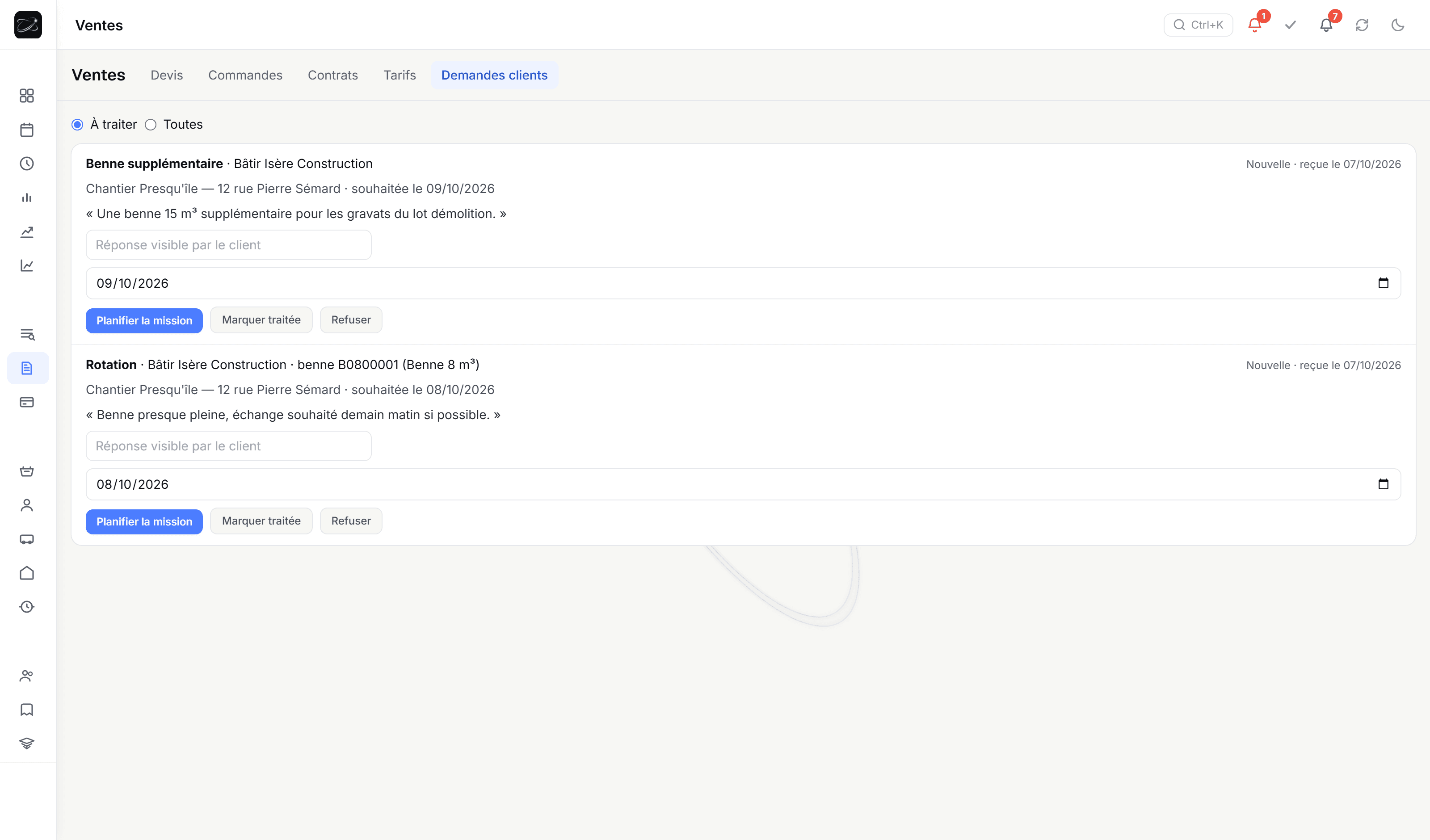 Demandes des clients dans Pathélix : une demande de benne supplémentaire et une demande de rotation, avec le message du client, la date souhaitée et les boutons « Planifier la mission », « Marquer traitée » et « Refuser ».